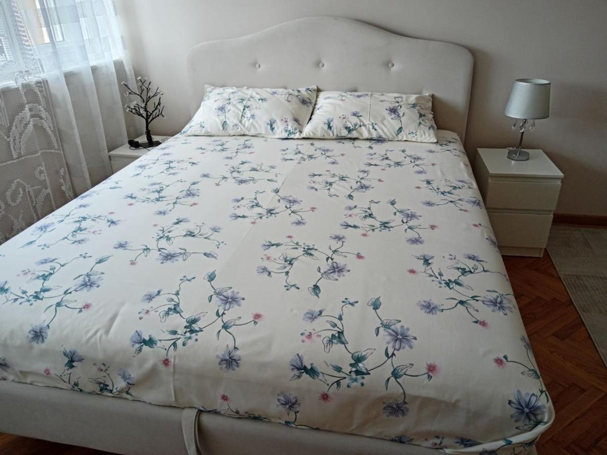 Red Square Apartment Pirot Extérieur photo
